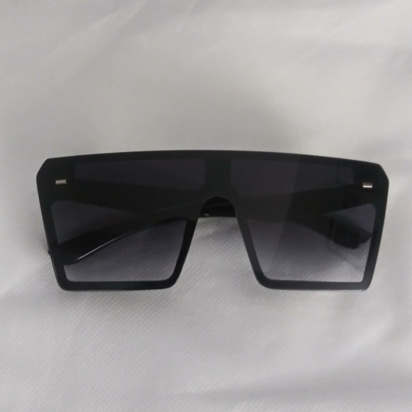 OVERSIZED EDGY SUNGLASSES😎 - Picture 3 of 4